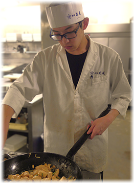 スタッフのおいしい賄いも板前さんの手作りです